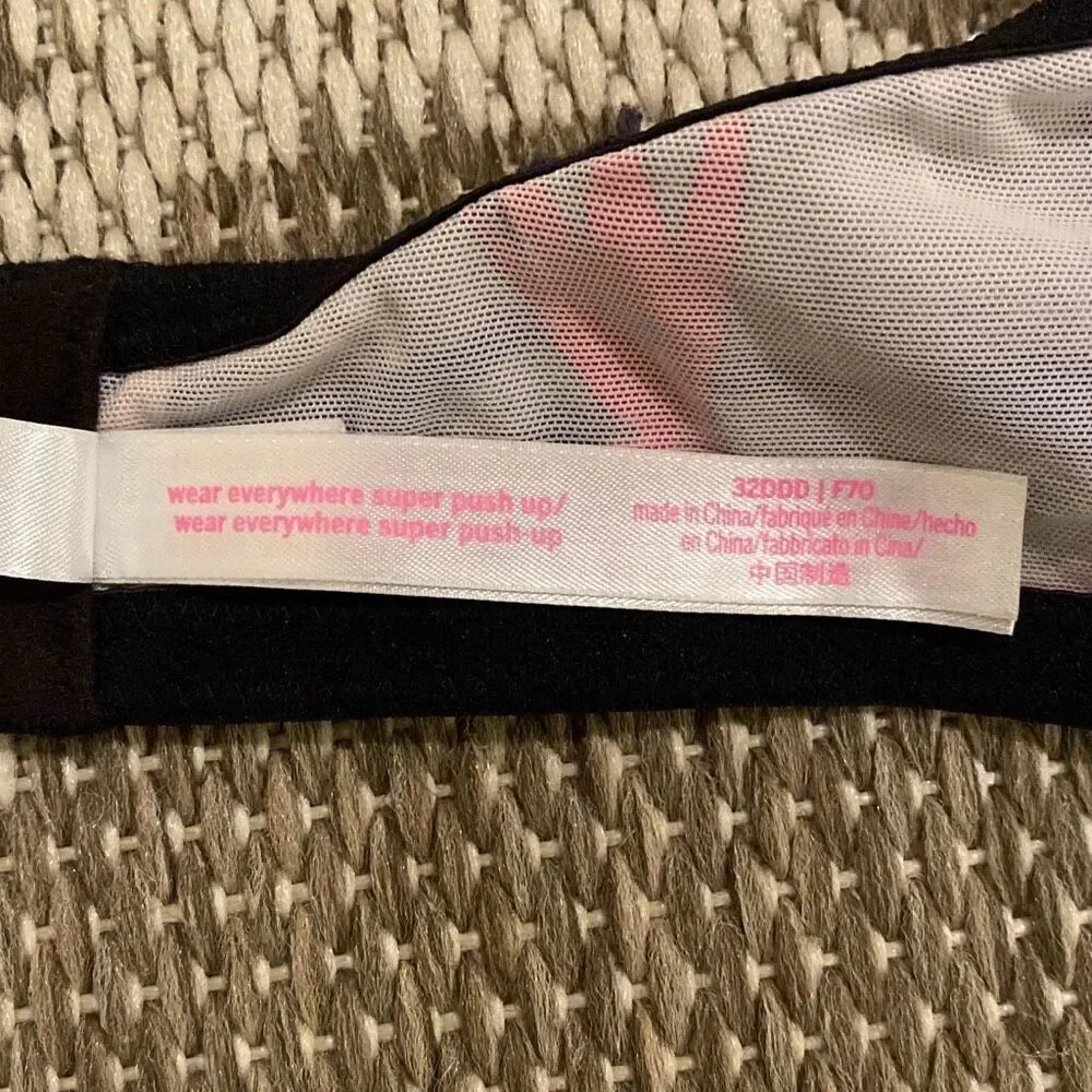 Victoria’s Secret push-up bra size 32DDD ￼